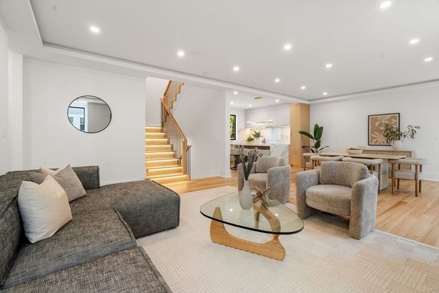 28 Keefe Ave 28, Newton, MA 02464
