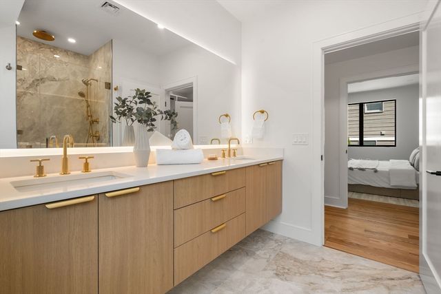 28 Keefe Ave 28, Newton, MA 02464