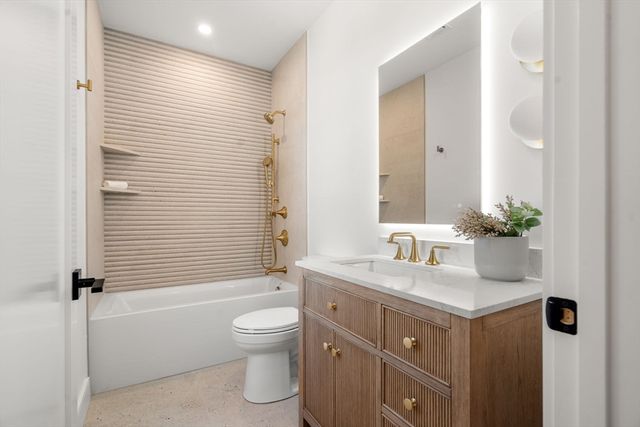 28 Keefe Ave 28, Newton, MA 02464