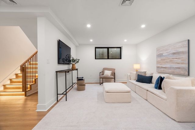 28 Keefe Ave 28, Newton, MA 02464