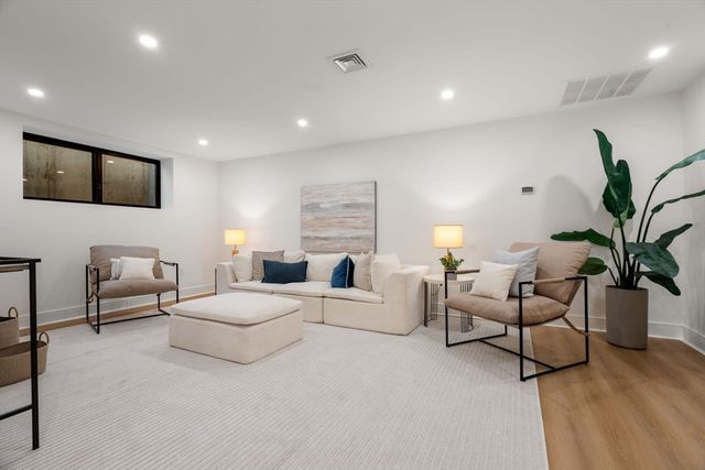 28 Keefe Ave 28, Newton, MA 02464