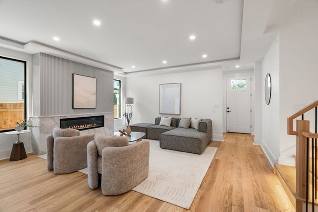 28 Keefe Ave 28, Newton, MA 02464