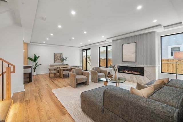 28 Keefe Ave 28, Newton, MA 02464