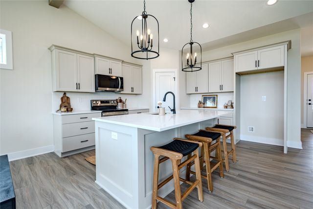 627 Dolce Court, West Des Moines, IA 50266