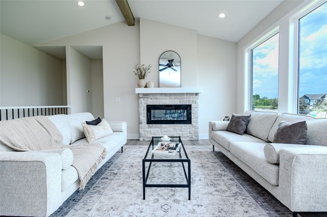 627 Dolce Court, West Des Moines, IA 50266