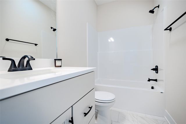 627 Dolce Court, West Des Moines, IA 50266