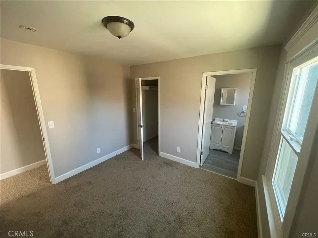 Image 17 of property listing at 901 E 42nd, Los Angeles, CA 90011