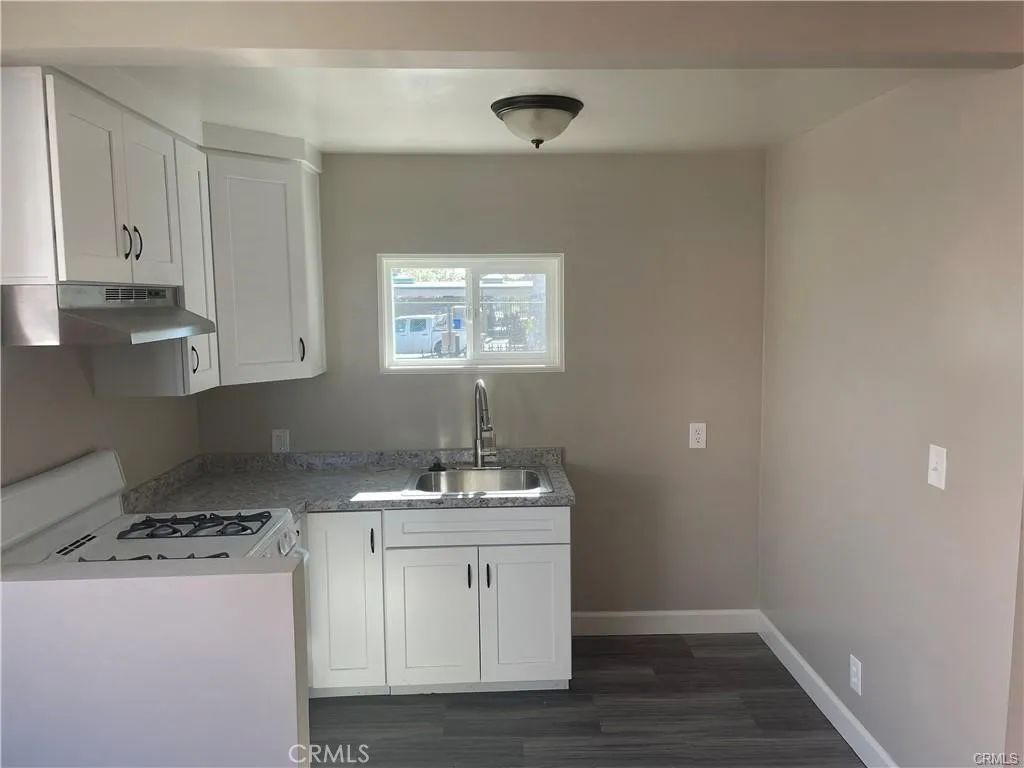 Image 19 of property listing at 901 E 42nd, Los Angeles, CA 90011