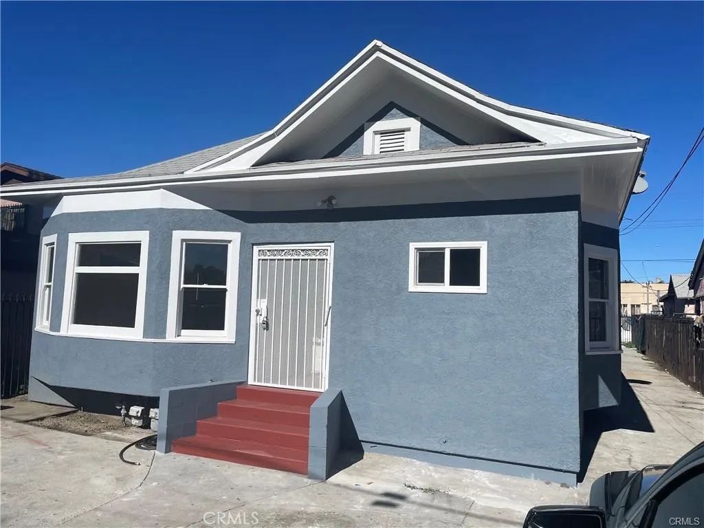 Image 23 of property listing at 901 E 42nd, Los Angeles, CA 90011