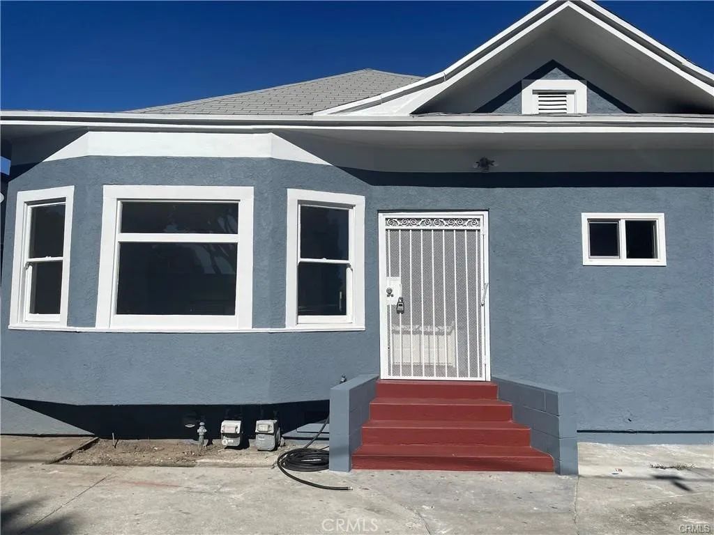 Image 24 of property listing at 901 E 42nd, Los Angeles, CA 90011