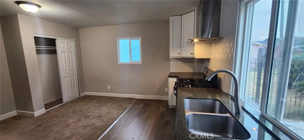 Image 5 of property listing at 901 E 42nd, Los Angeles, CA 90011