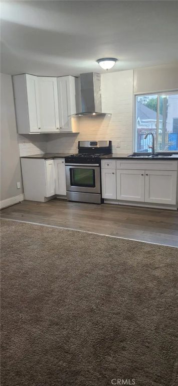 Image 10 of property listing at 901 E 42nd, Los Angeles, CA 90011