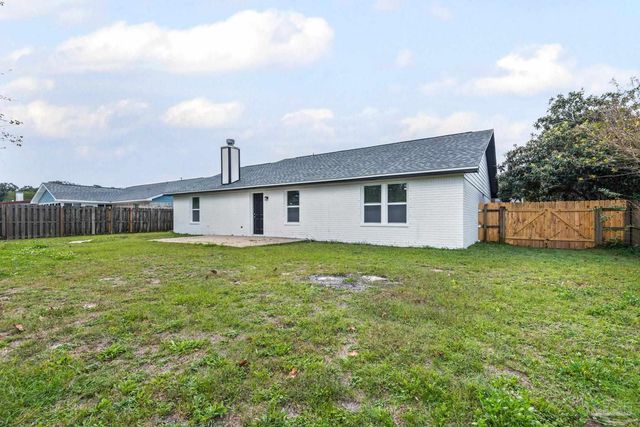 2028 Coral Creek Dr, Pensacola, FL 32506