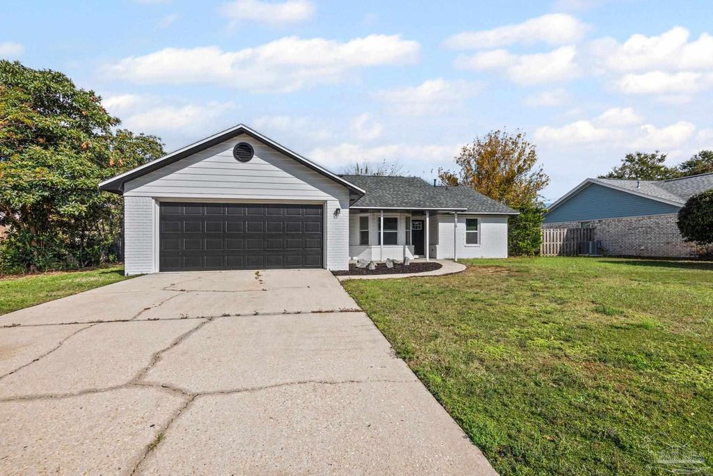 2028 Coral Creek Dr, Pensacola, FL 32506