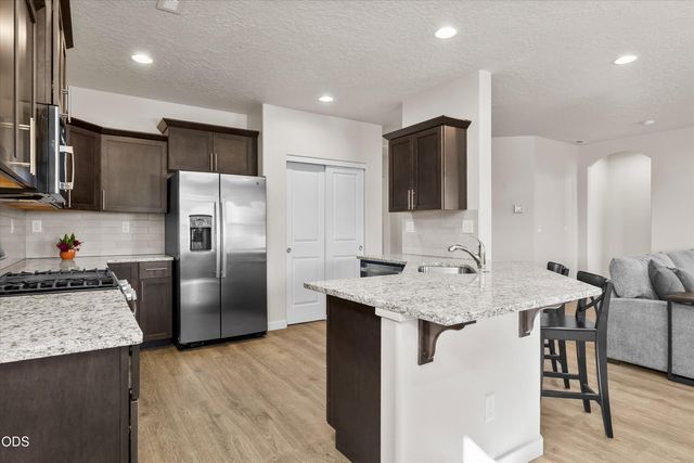 3350 NW 9th Lane, Redmond, OR 97756