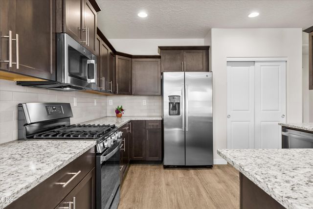 3350 NW 9th Lane, Redmond, OR 97756