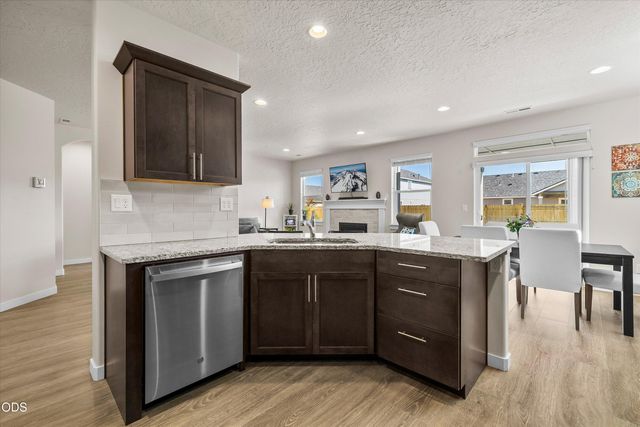 3350 NW 9th Lane, Redmond, OR 97756