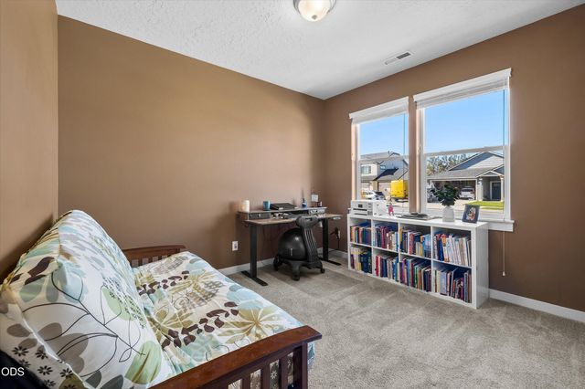 3350 NW 9th Lane, Redmond, OR 97756