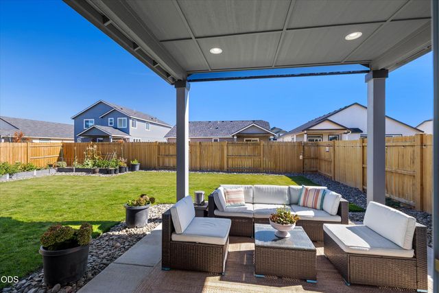 3350 NW 9th Lane, Redmond, OR 97756