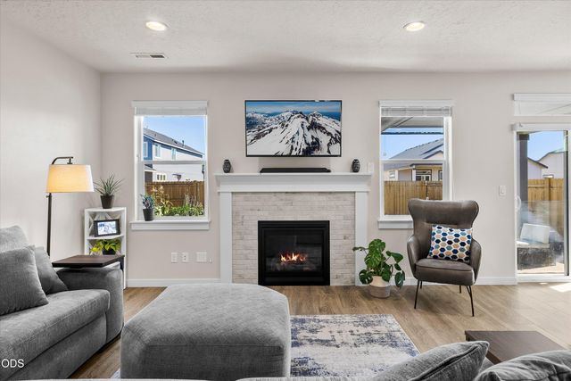 3350 NW 9th Lane, Redmond, OR 97756