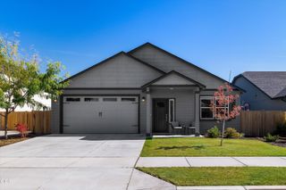 3350 NW 9th Lane, Redmond, OR 97756