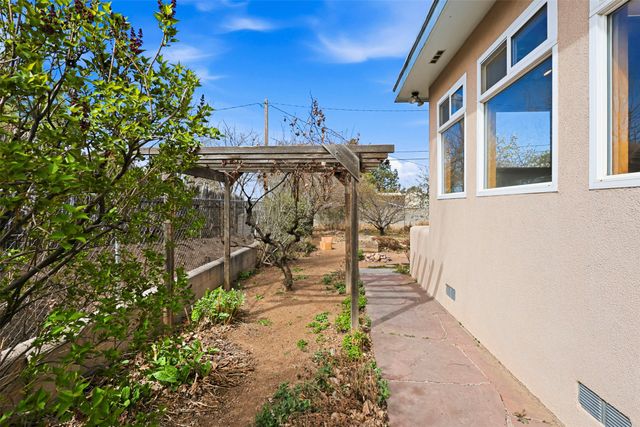 1026 Galisteo Street, Santa Fe, NM 87505
