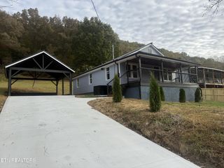 220 Walden Ave, Oliver Springs, TN 37840