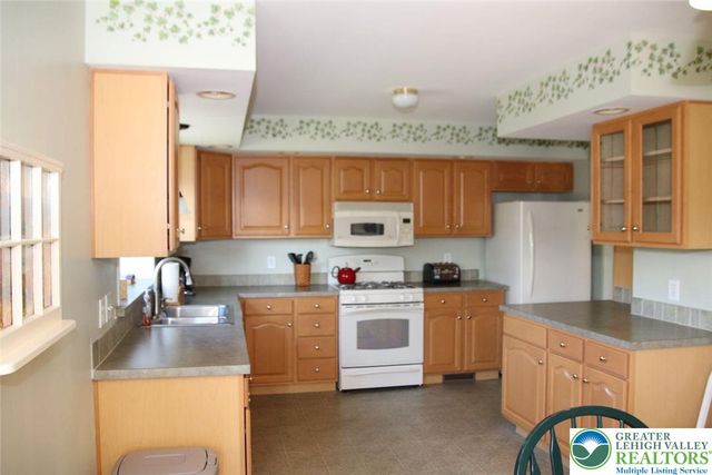 712 winterthur, Forks Twp, PA 18040
