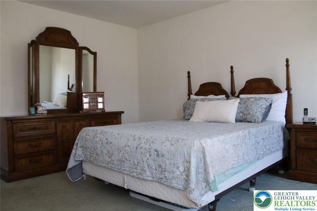 712 winterthur, Forks Twp, PA 18040