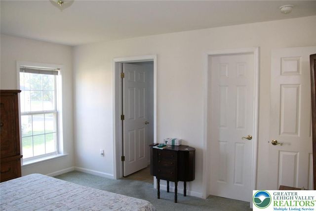 712 winterthur, Forks Twp, PA 18040