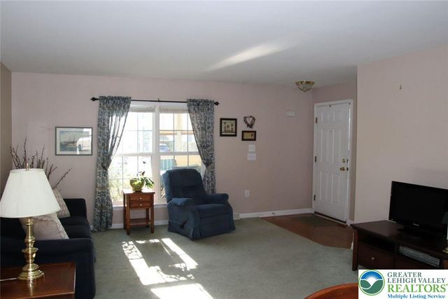 712 winterthur, Forks Twp, PA 18040