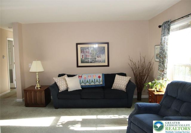 712 winterthur, Forks Twp, PA 18040