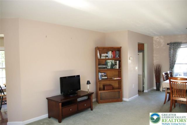 712 winterthur, Forks Twp, PA 18040