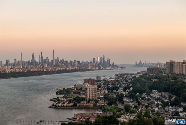 100 Old Palisade Road 3906, Fort Lee, NJ 07024