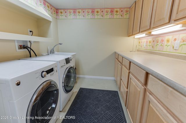 912 Grenoble Drive C, Lansing, MI 48917