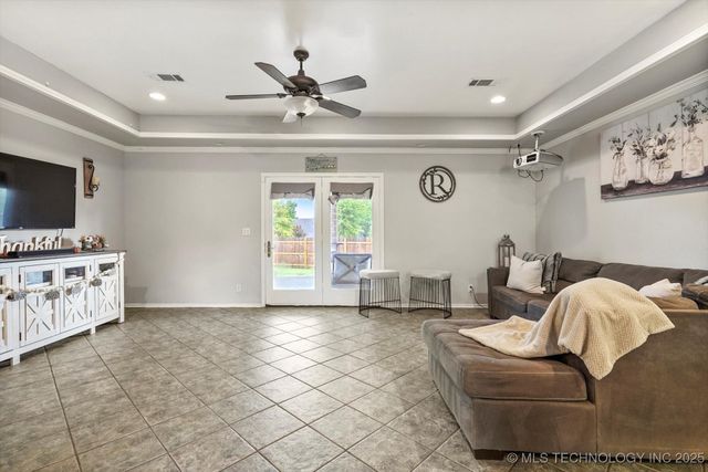 2117 W Oak Street, Collinsville, OK 74021