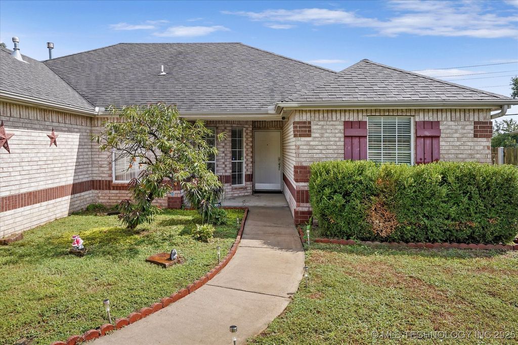 2117 W Oak Street, Collinsville, OK 74021