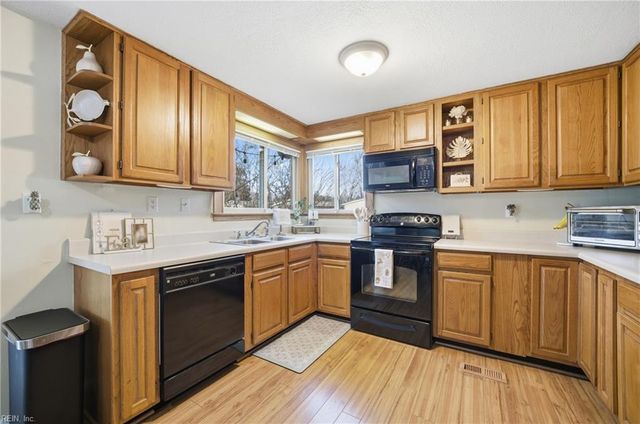 1069 Sea Holly CT, Virginia Beach, VA 23454