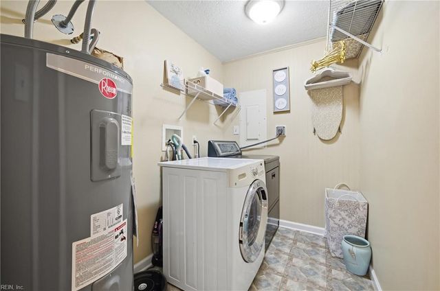 1069 Sea Holly CT, Virginia Beach, VA 23454