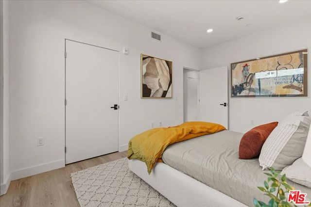 1257 N Sweetzer Avenue 202, West Hollywood, CA 90069