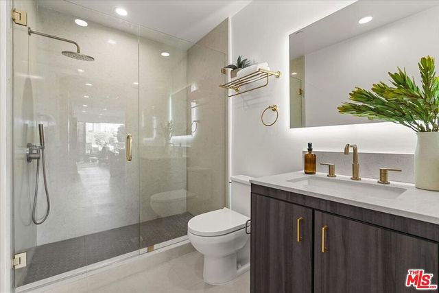 1257 N Sweetzer Avenue 202, West Hollywood, CA 90069