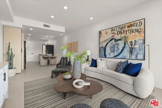 1257 N Sweetzer Avenue 202, West Hollywood, CA 90069