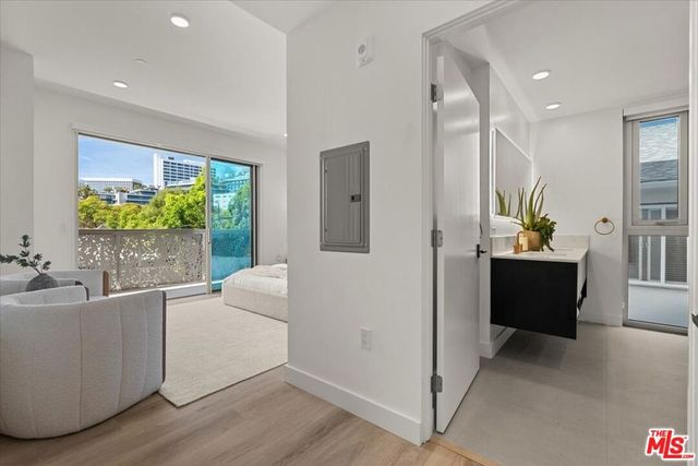 1257 N Sweetzer Avenue 202, West Hollywood, CA 90069