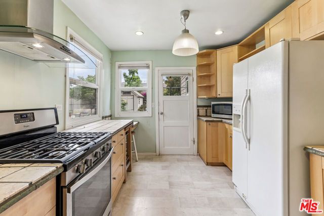 2717 Los Robles Road, Thousand Oaks, CA 91362