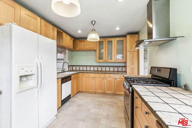 2717 Los Robles Road, Thousand Oaks, CA 91362