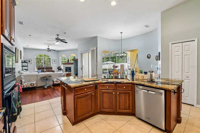 1344 TALL MAPLE LOOP, Oviedo, FL 32765