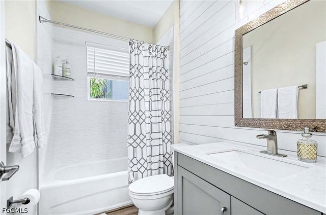 8324 Laurel Lakes BLVD, Naples, FL 34119