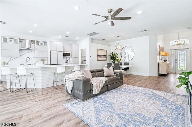 8324 Laurel Lakes BLVD, Naples, FL 34119