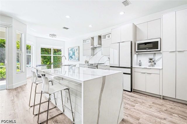 8324 Laurel Lakes BLVD, Naples, FL 34119