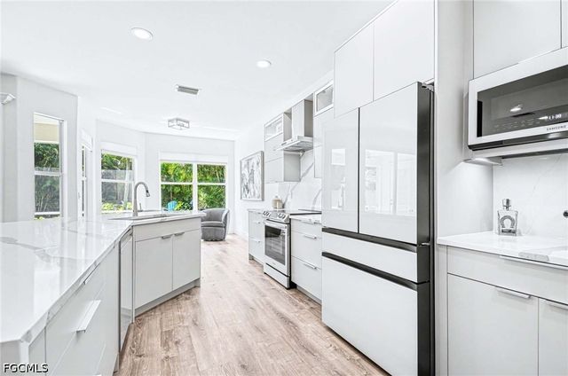 8324 Laurel Lakes BLVD, Naples, FL 34119